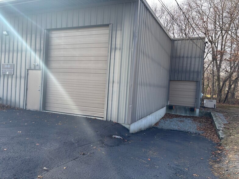 More Photos Of 58 Industrial Ct, Seekonk Warehouse For Lease