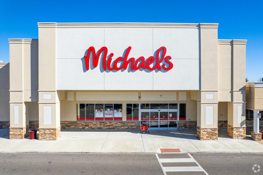 More Photos Of 2-34 Airport Sq, North Wales Unknown For Lease