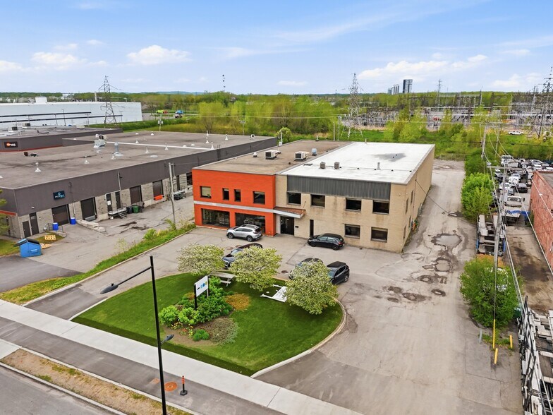 Primary Photo Of 8905 Boul Henri-Bourassa O, Saint-Laurent Showroom For Lease
