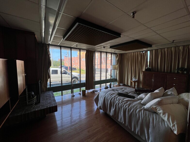 More Photos Of 136 Center St, Old Town Office For Sale