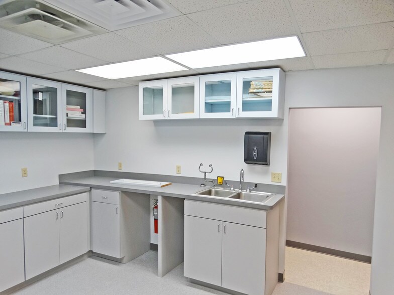 More Photos Of 418 SW 47th Ter, Cape Coral Medical For Sale