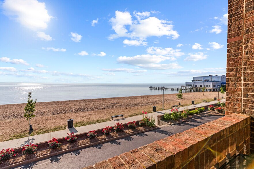 More Photos Of 30 Colonial Ave, Colonial Beach Hotel For Sale