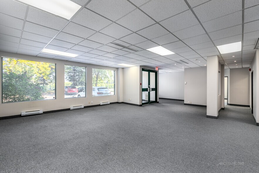 More Photos Of 204 Boul De Montarville, Boucherville Office For Lease