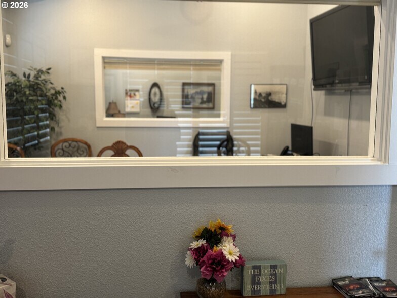 More Photos Of 937 Chetco Ave, Brookings Office Residential For Sale