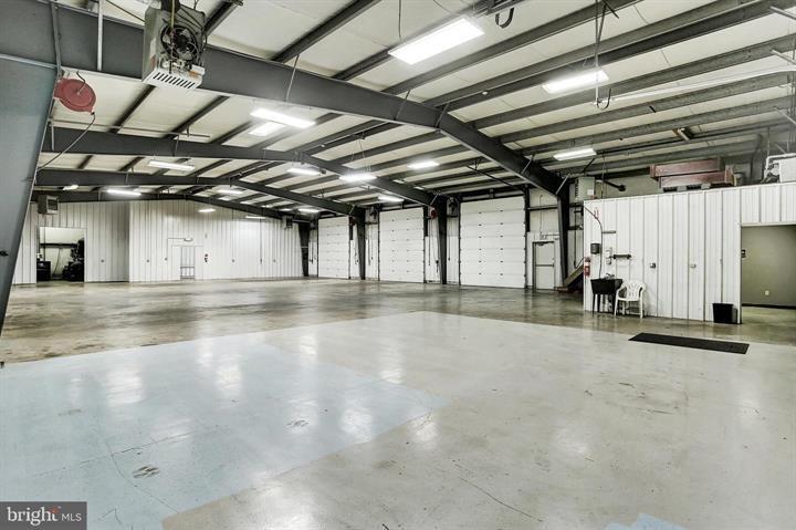 More Photos Of 57 W Shortcut Rd, Newport Showroom For Sale