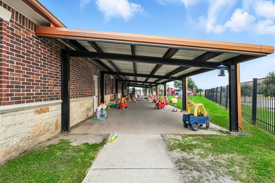More Photos Of 1700 Cedar Run, Ennis Daycare Center For Sale