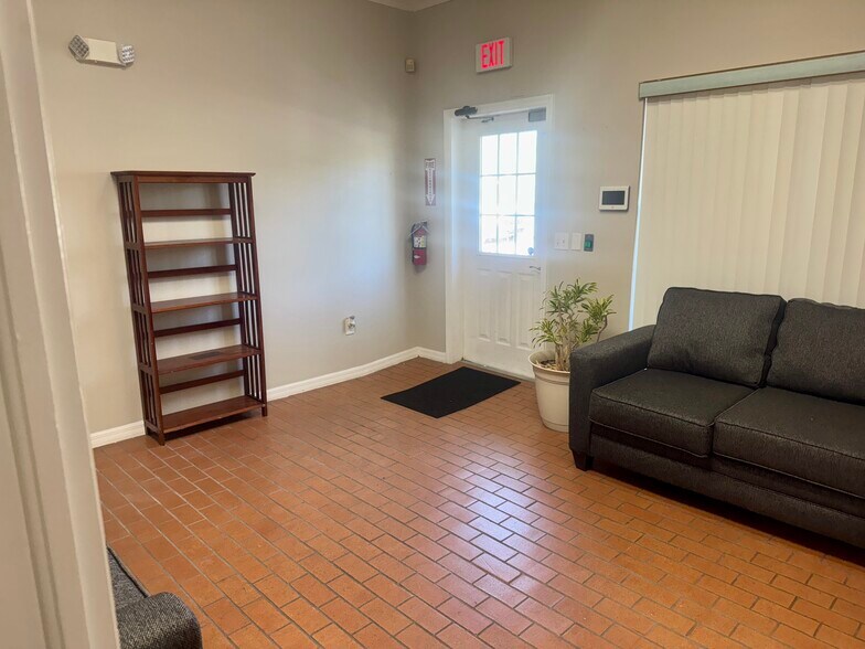 More Photos Of 6616-6636 Rowan Rd, New Port Richey Office For Lease