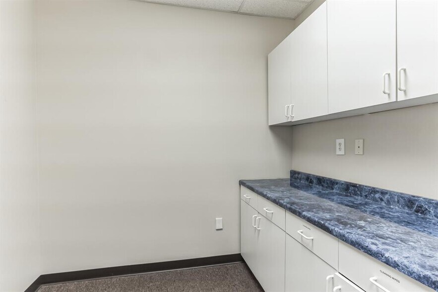 More Photos Of 425 Round Rock West Dr, Round Rock Light Distribution For Lease