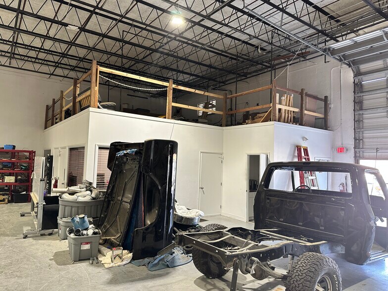 More Photos Of 4701-4755 NE 12th Ave, Oakland Park Warehouse For Lease