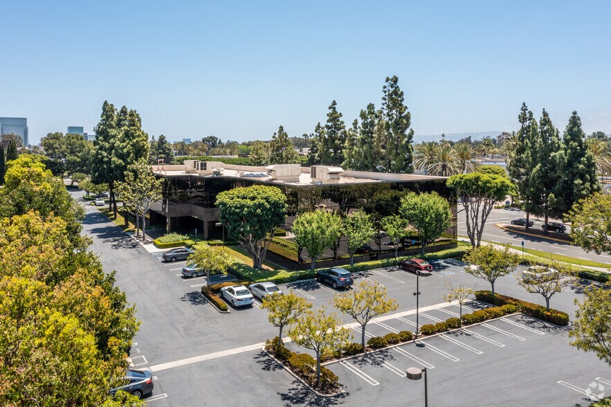 More Photos Of 940 S Coast Dr, Costa Mesa Office For Lease