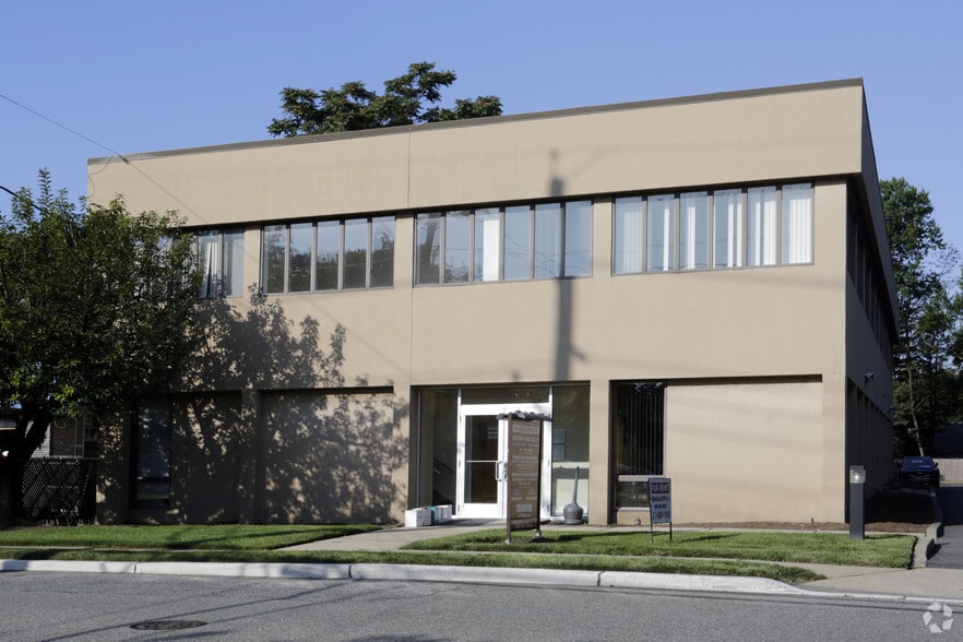 Primary Photo Of 4-14 Saddle River Rd, Fair Lawn Coworking Space