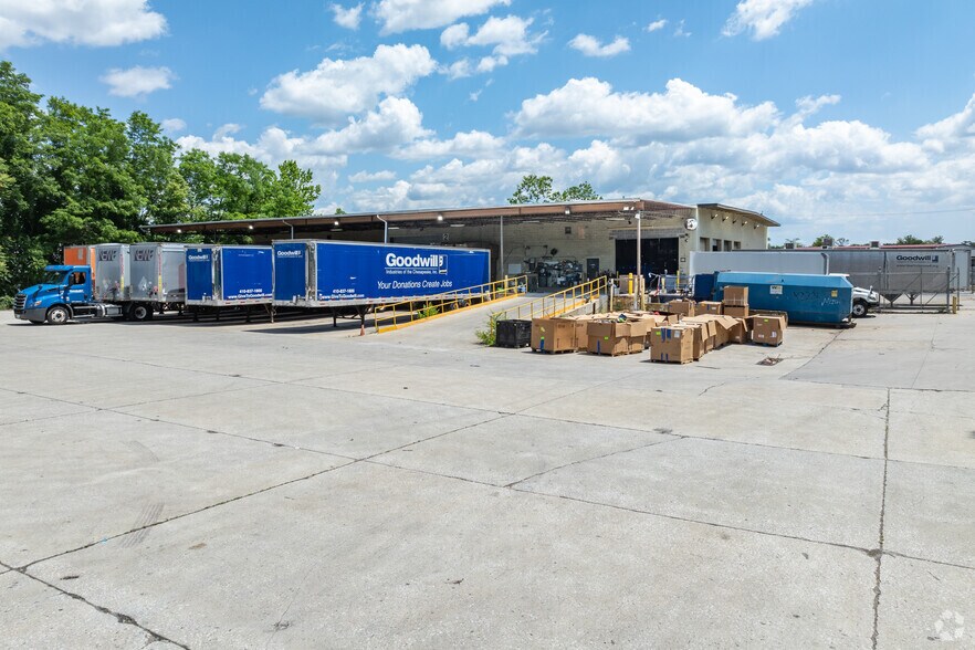 More Photos Of 800-810 Central Ave, Linthicum Warehouse For Sale