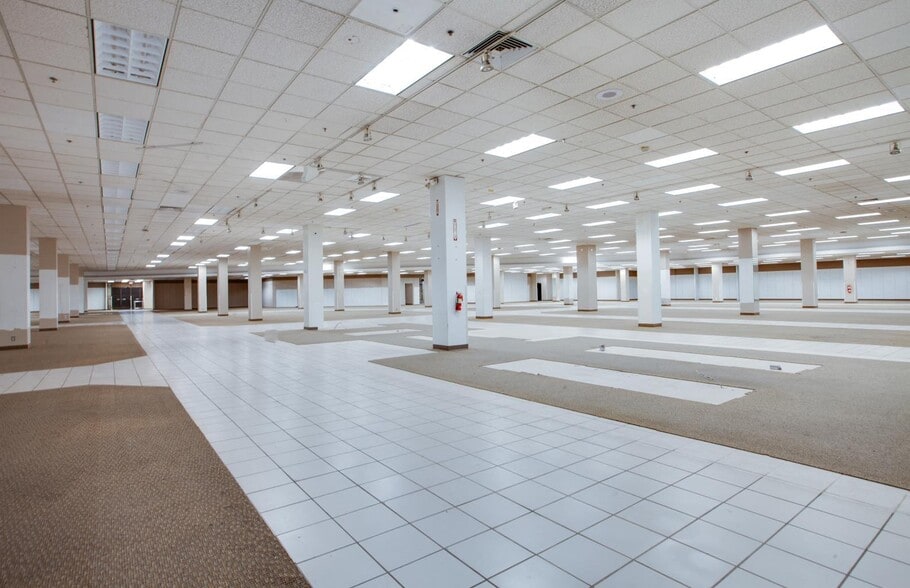 More Photos Of 5060 Montclair Plaza Ln, Montclair Unknown For Lease