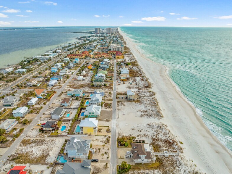 More Photos Of 1311 Ariola Dr, Pensacola Beach Specialty For Sale