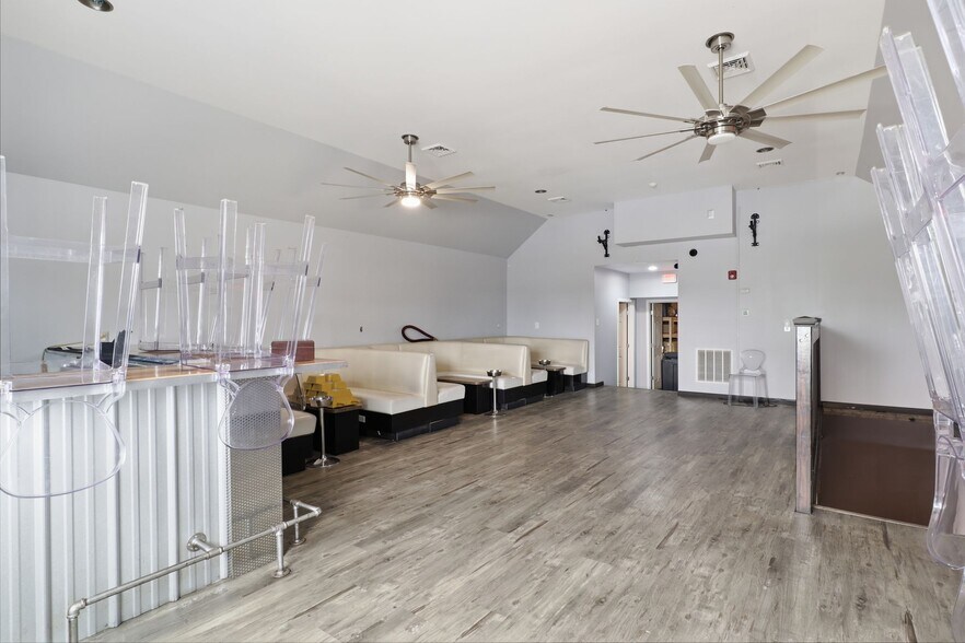 More Photos Of 2081 Niagara St, Buffalo Restaurant For Sale