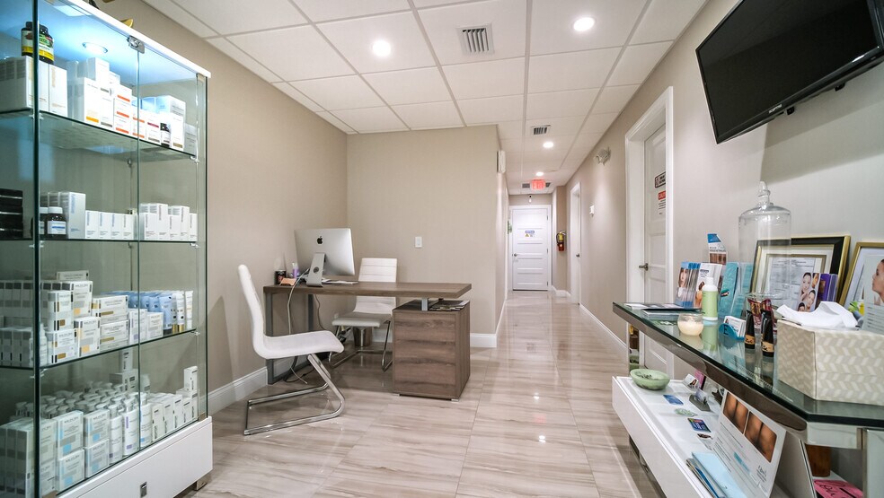 More Photos Of 201 N University Dr, Plantation Medical For Sale