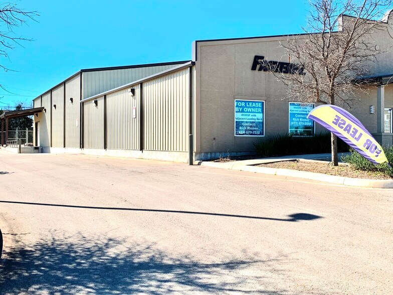 More Photos Of 15002 Tradesman, San Antonio Warehouse For Lease
