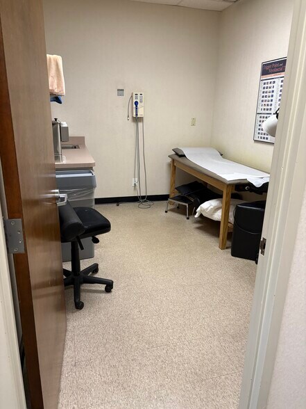 More Photos Of 877 Stewart Ave, Garden City Medical For Sale