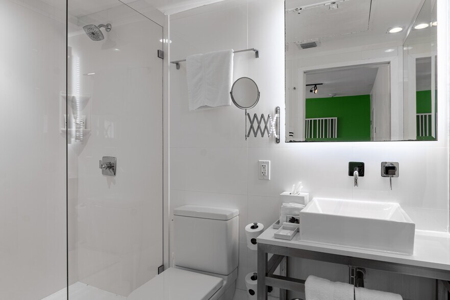 More Photos Of 205 Collins Ave, Miami Beach Hotel For Sale