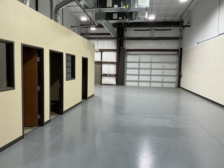 More Photos Of 105 Speer St, Azle Light Distribution For Lease