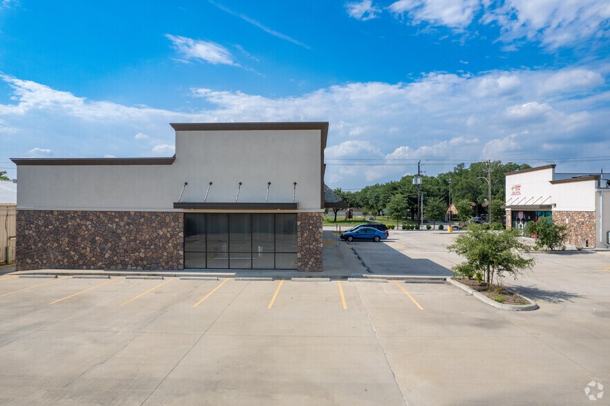 More Photos Of 920 E Little York Rd, Houston Storefront For Sale