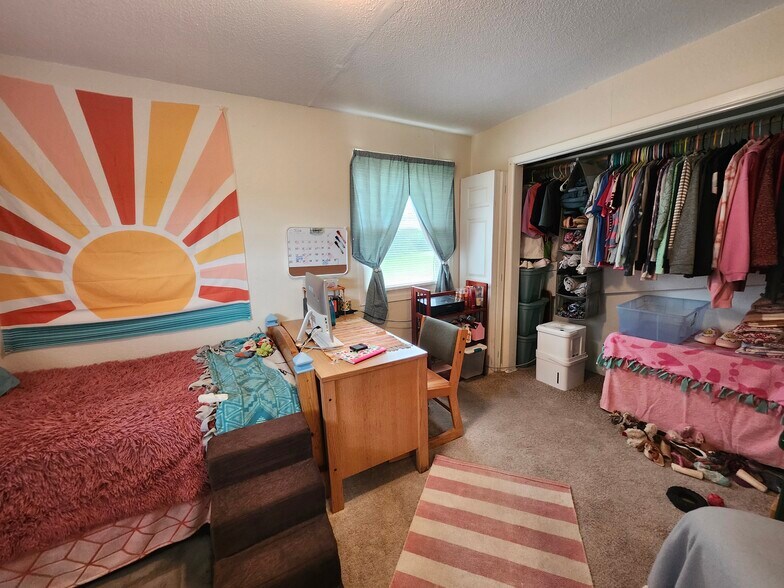 More Photos Of 204 3rd St SW, Rake Apartments For Sale