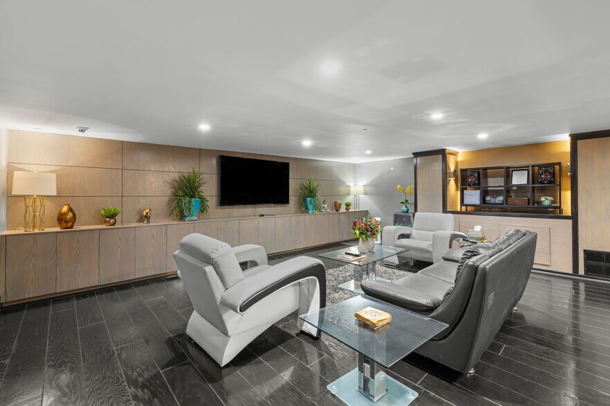 More Photos Of 5739 Tujunga Ave, North Hollywood Movie Radio TVStudio For Sale