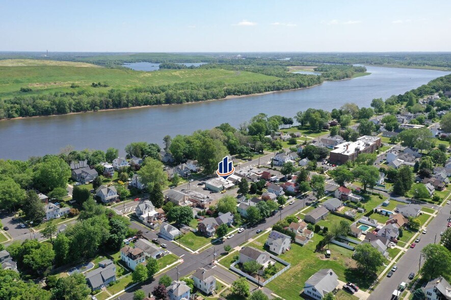 More Photos Of 320 W Front St, Florence Storefront For Sale