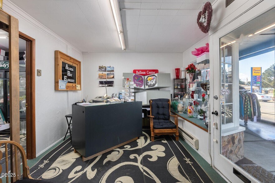 More Photos Of 205 SW Highway 101, Waldport Storefront For Sale