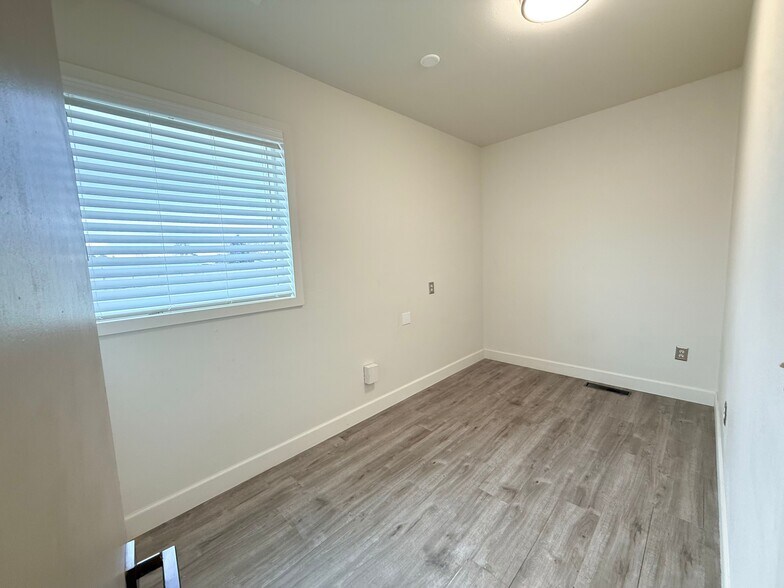 More Photos Of 2427 W Falls Ave, Kennewick Medical For Lease