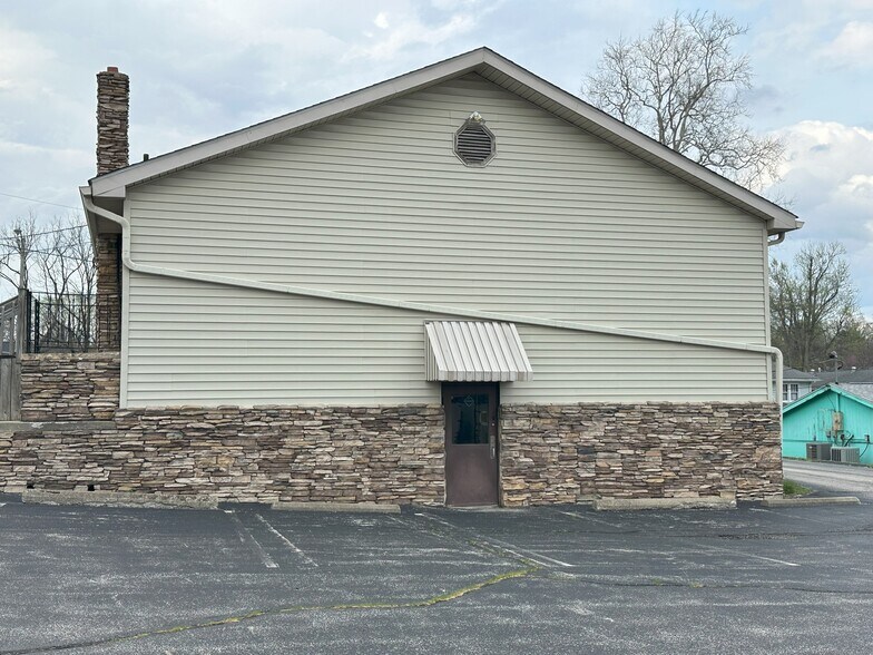 More Photos Of 1409 W Kirkwood Ave, Bloomington Religious Facility For Lease