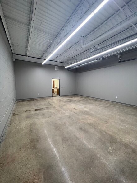 More Photos Of 13731-13745 Omega Dr, Farmers Branch Light Distribution For Lease