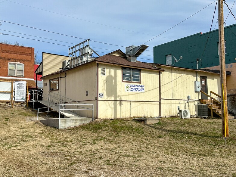 More Photos Of 107 E Main St, Hardy Restaurant For Sale