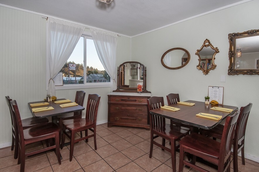 More Photos Of 4660 SE Highway 101, Lincoln City Restaurant For Sale
