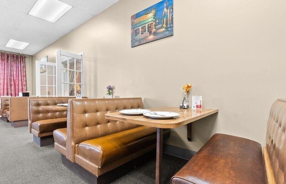 More Photos Of 1060 Trowbridge Rd, East Lansing Restaurant For Sale
