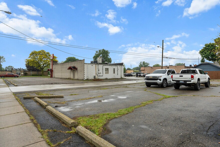 More Photos Of 15163 E 10 Mile Rd, Eastpointe Freestanding For Sale