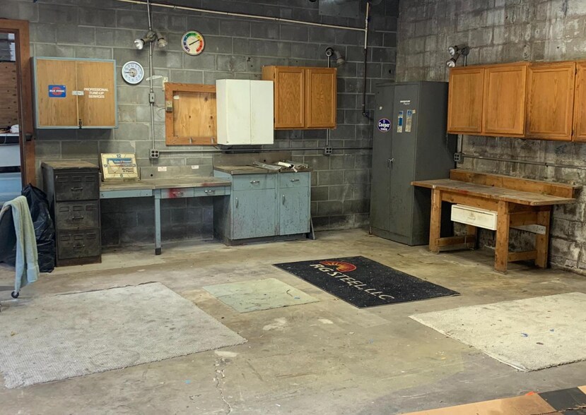 More Photos Of 2712 Sparrows Point Rd, Baltimore Light Manufacturing For Sale