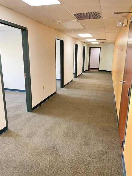 More Photos Of 700 Bryden Rd, Columbus Office For Sale