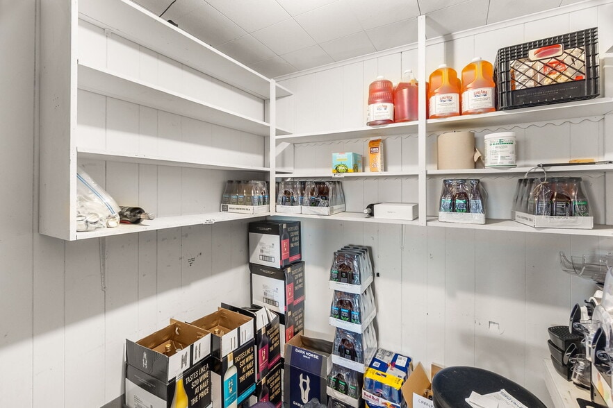 More Photos Of 2401 Westhaven Dr, Westport Flex For Sale