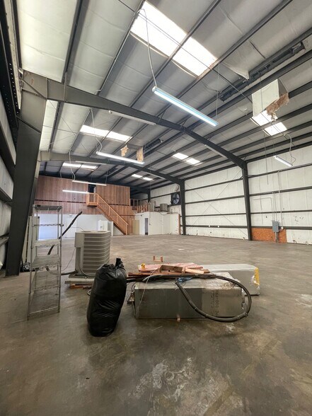 More Photos Of 2430 S US Highway 301, Tampa Distribution For Sale