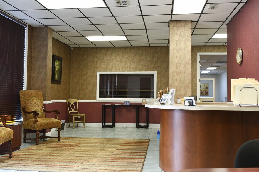 More Photos Of 522 Magnolia Ave, Auburndale Office For Sale