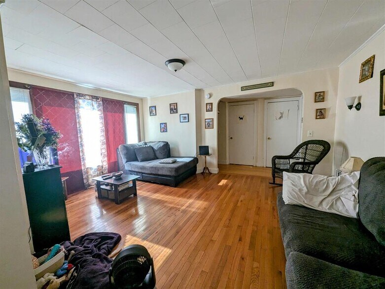 More Photos Of 44 Walnut St, Claremont Apartments For Sale