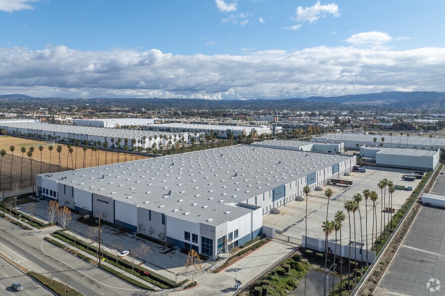 More Photos Of 26871 San Bernardino Ave, Redlands Distribution For Lease