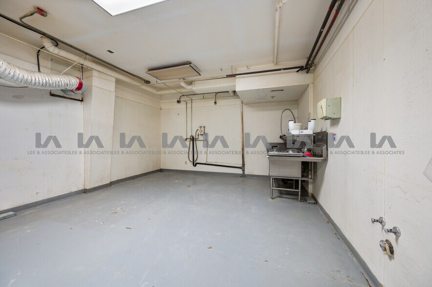 More Photos Of 2727 Dixon St, Port Coquitlam Industrial For Sale