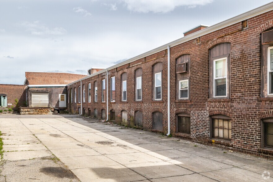 More Photos Of 565 N Main St, Woonsocket Warehouse For Sale