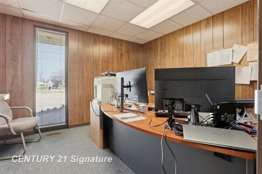 More Photos Of 3167 Enterprise Dr, Saginaw Office For Sale