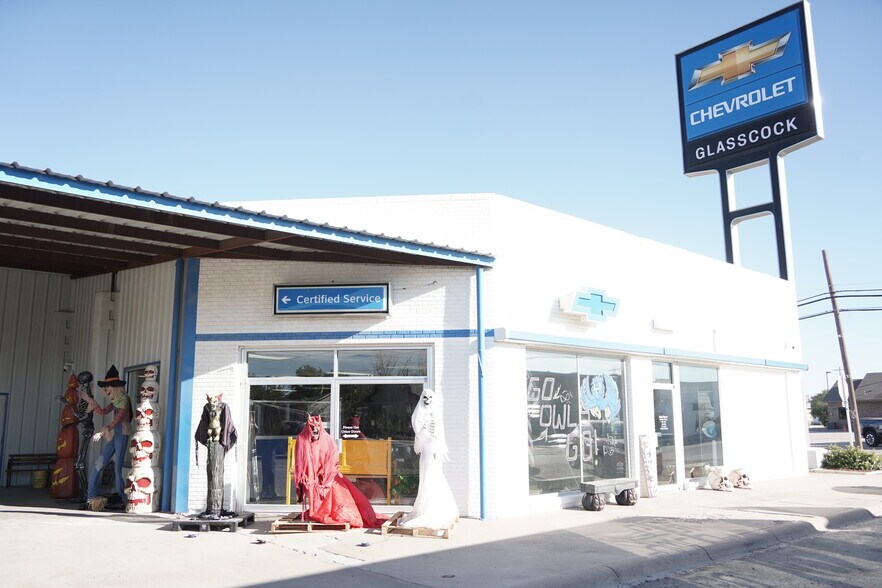 More Photos Of 300 N Main Ave, Big Lake Auto Dealership For Sale