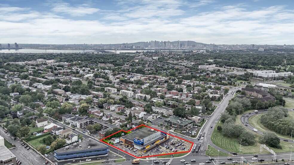 More Photos Of 2500 Blvd Taschereau, Lemoyne General Retail For Lease