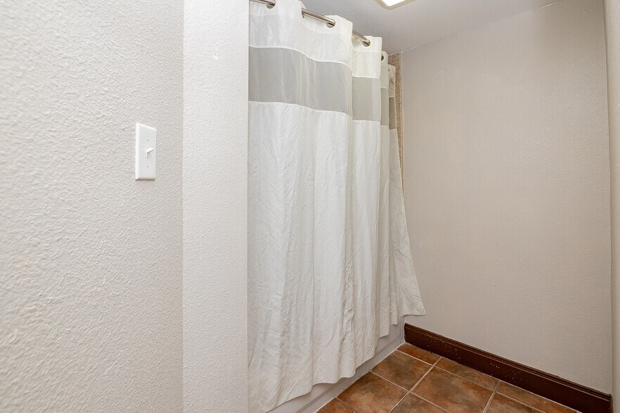 More Photos Of 3005 Houston Hwy, Victoria Hotel For Sale