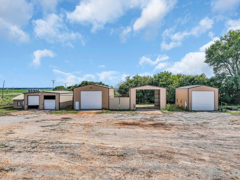 More Photos Of 10910 N County Road 3010, Lindsay Warehouse For Sale